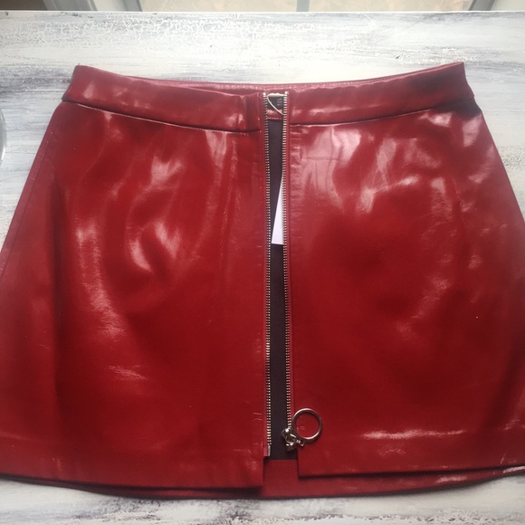 Sexy fun Red faux leather skirt. Between a M and L - Picture 5 of 5